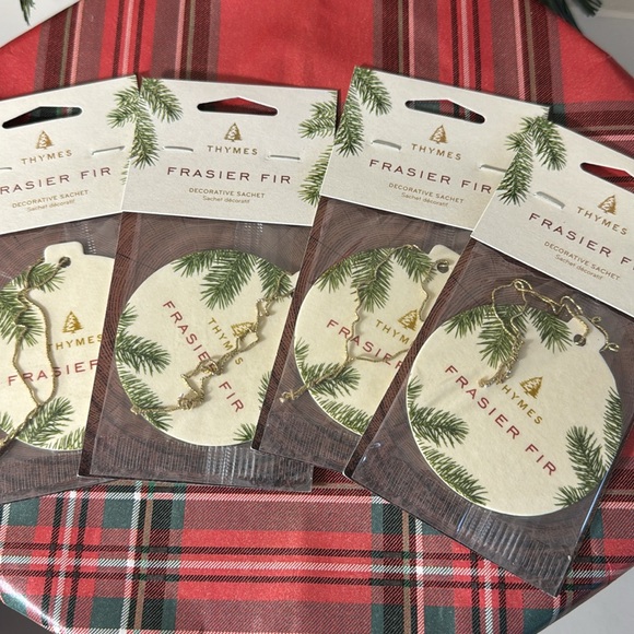 Thymes Decorative Sachet - Frasier Fir - Scented with Notes of Siberia 4Pack - Picture 2 of 4